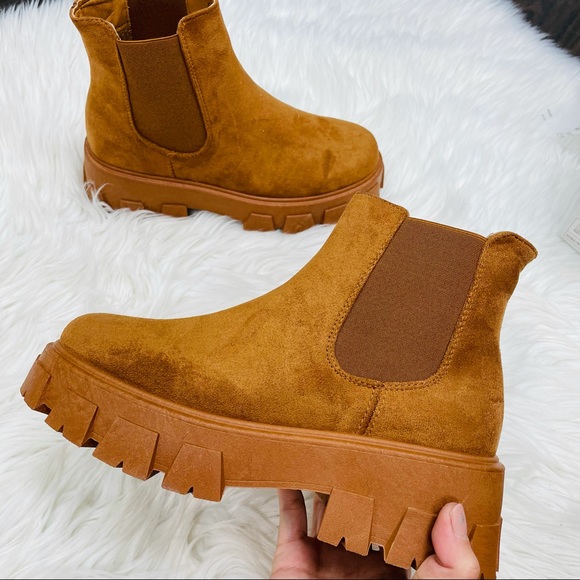 Tan lug sole boot - Picture 5 of 6